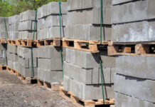 Jakie są rodzaje bloczków betonowych i jakie mają zalety