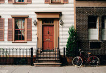 Dlaczego warto wybrać dwuskrzydłowe drzwi do domu? Dlaczego warto wybrać dwuskrzydłowe drzwi do domu