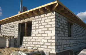 Czy warto budować dom z betonu komórkowego