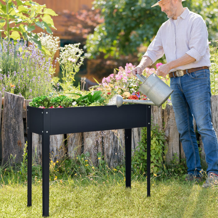 Prosta podwyższona doniczka czarna